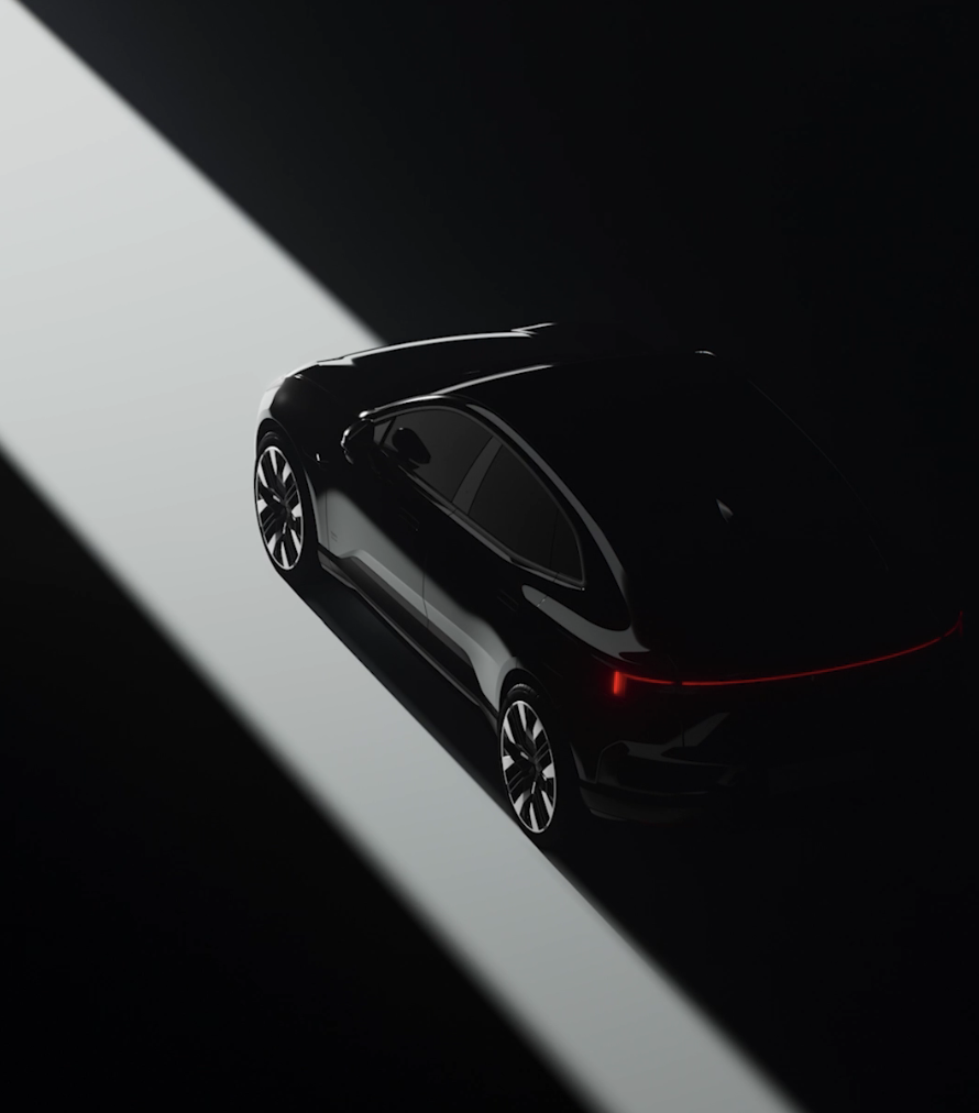 Polestar 3 op een witte streep in een donkere studio